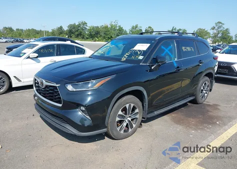 2021 Toyota Highlander Xle z USA, uszkodzony, nr VIN 5TDGZRBH1MS102373